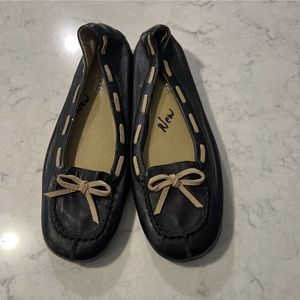 AEROSOLES Black and Tan Flats